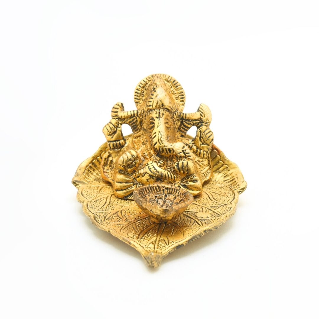 Ganesh Idol With Leaf Metal Diya