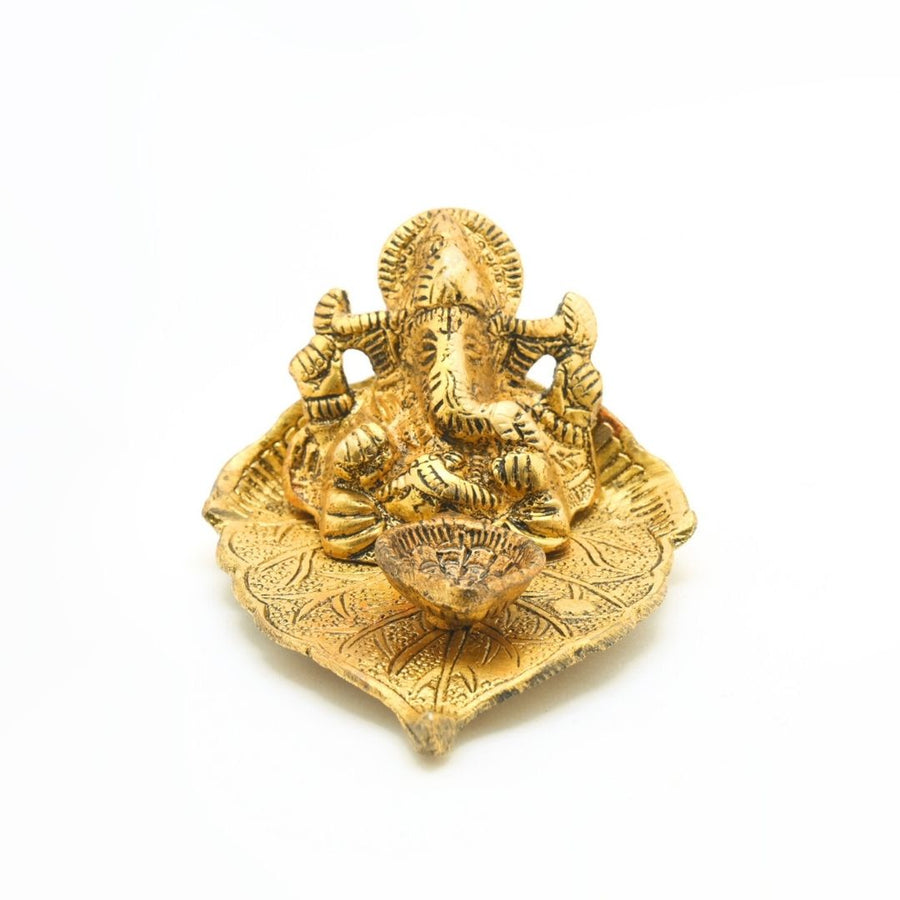 Ganesh Idol With Leaf Metal Diya